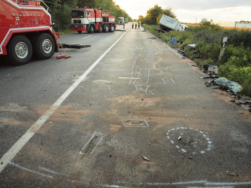 Schwerer VU Koeln Immendorf Kerkraderstr P431.JPG